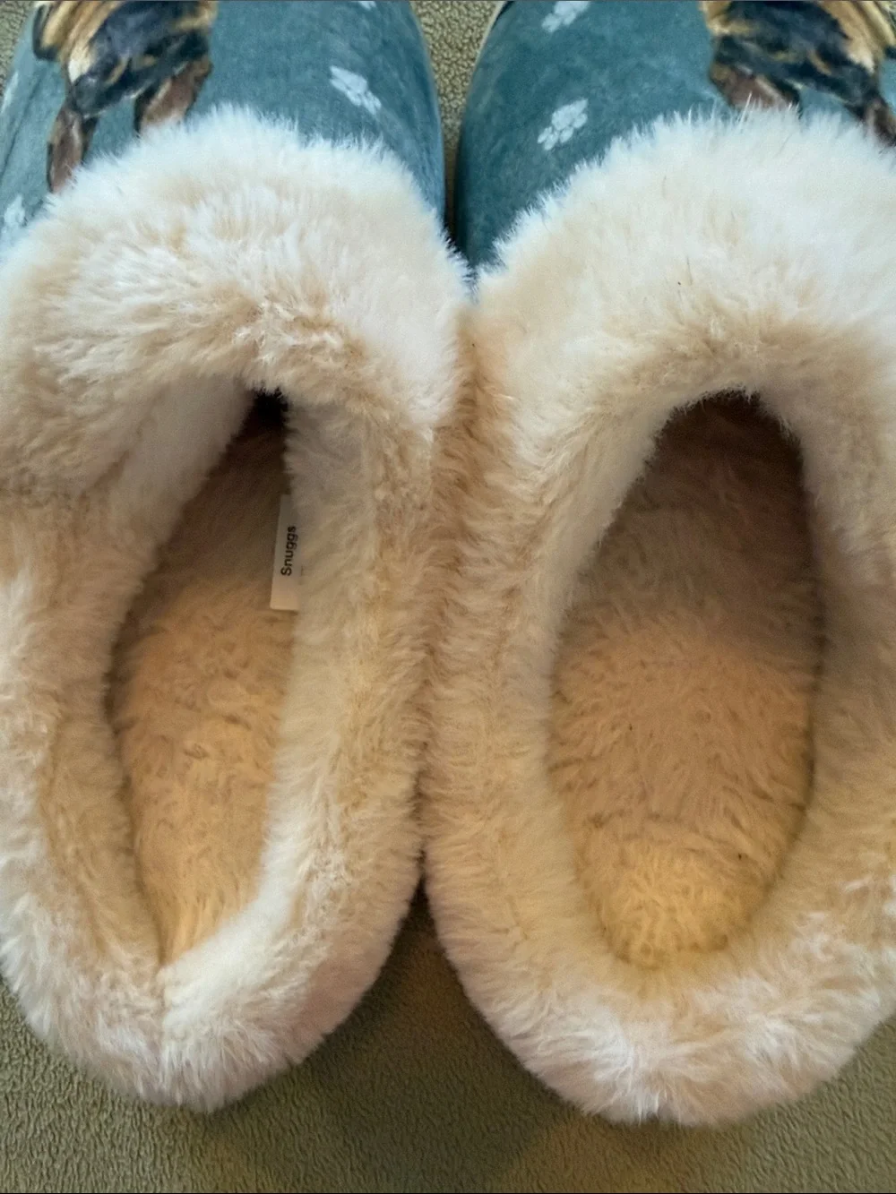 Snuggs Plush German Shepherd Slipper Clogs— Gray with Cream Fur Lining